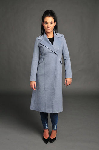 Sky blue coat /mid -length /cashmere /wool/satin lining/ classic /curvy cut /everyday coat /dry clean /European made 